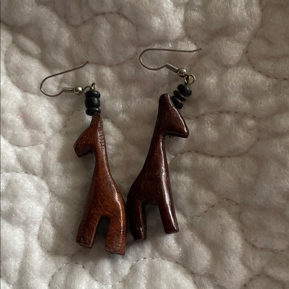 Vintage hand carved wood African animals necklace,giraffe and elephant earring.